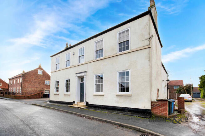 5 bed property, in Bar Road North, £375,000