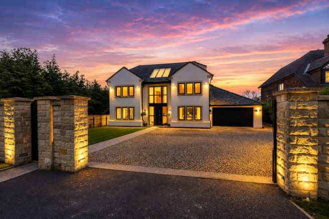 6 bed property, in Bowlacre Road, £1,000,000