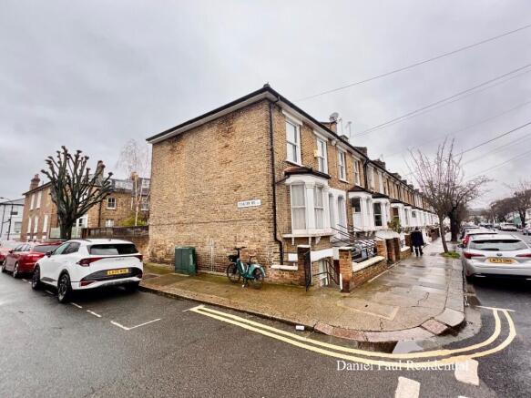 1 bed property, in Brackenbury Road, £425,000