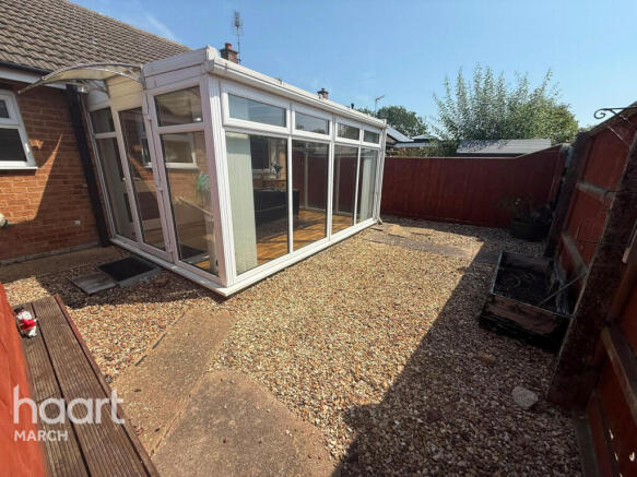 1 bed property, in Meadow Way, £162,500