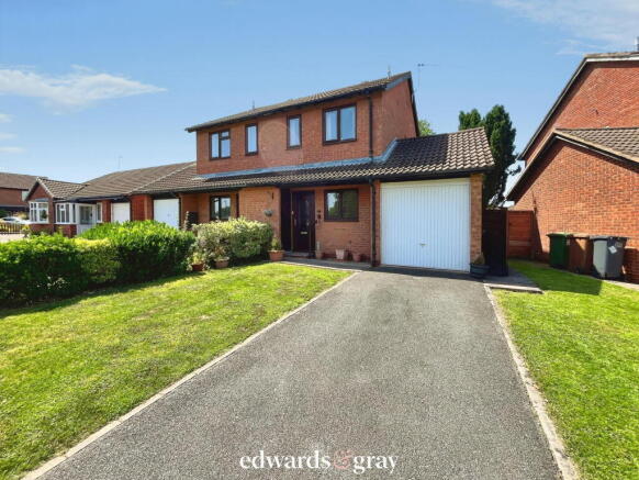2 bed property, in Highdown Crescent, £300,000