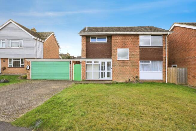 4 bed property, in Portland Close, £450,000