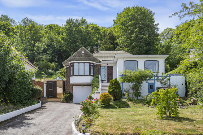 4 bed property, in The Vale, £925,000