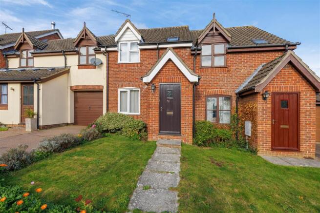 2 bed property, in Noyes Avenue, £200,000