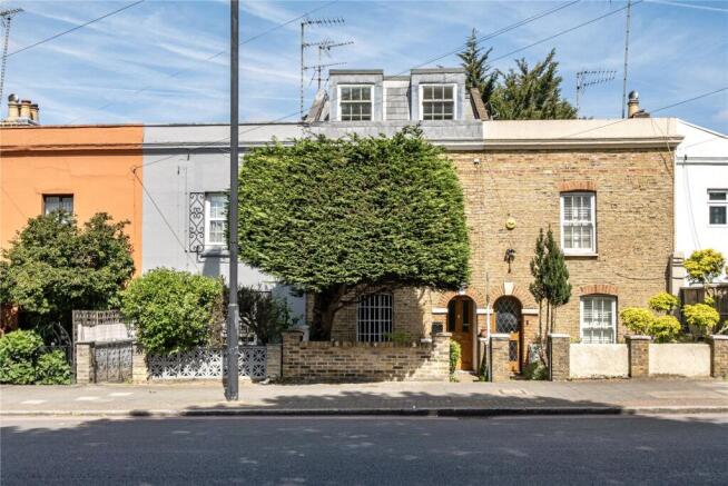 3 bed property, in North Hill, £850,000