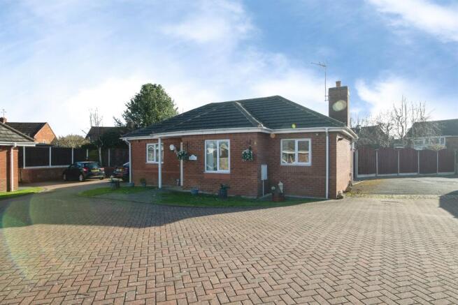 3 bed property, in Elizabeth Walk, £270,000