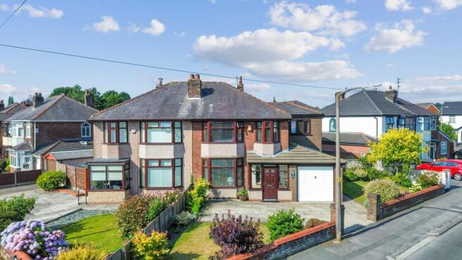 4 bed property, in Gunning Avenue, £390,000