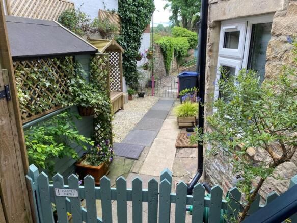 2 bed property, in Castle Mews Horsemarket, £185,000