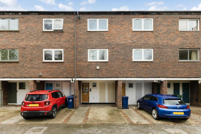 3 bed property, in Beaumont Road, £850,000