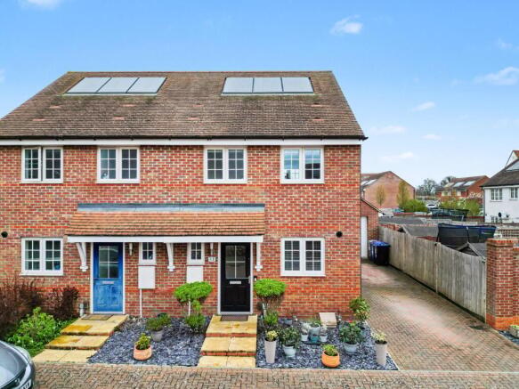3 bed property, in Blackwood Avenue, £475,000