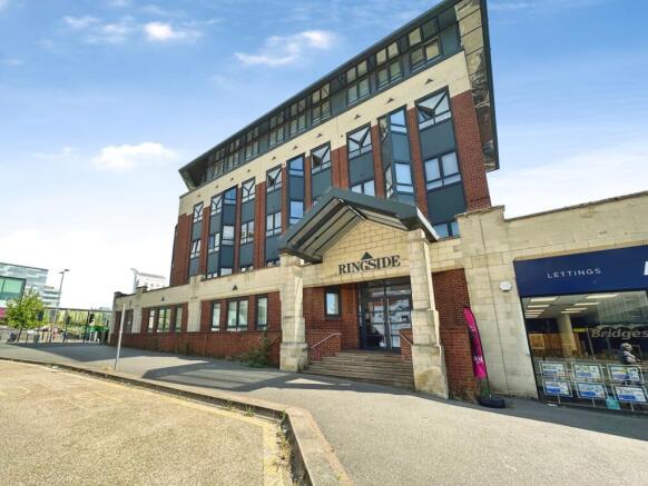 2 bed property, in High Street, £150,000
