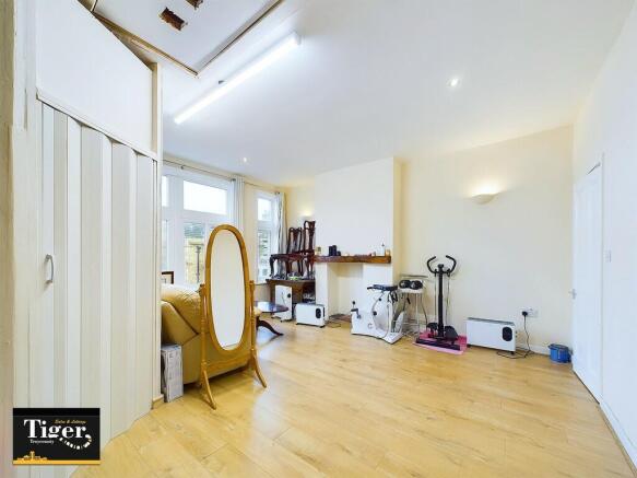 1 bed property, in Bond Street, £27,500
