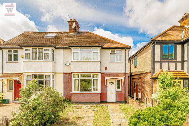 3 bed property, in Riverside Walk, £630,000