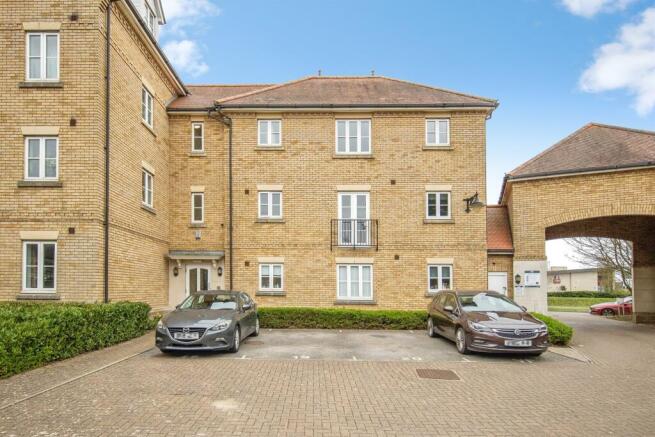 2 bed property, in Alnesbourn Crescent, £135,000