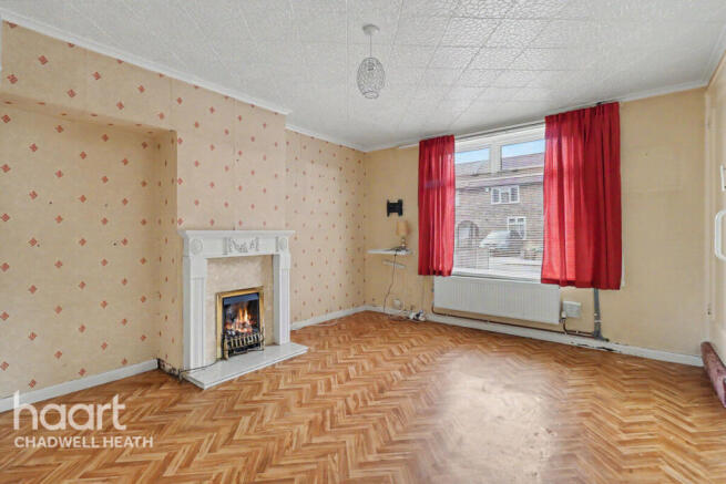 2 bed property, in Joan Gardens, £300,000