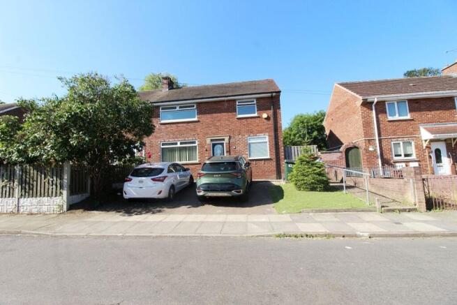 3 bed property, in Redscope Crescent, £170,000