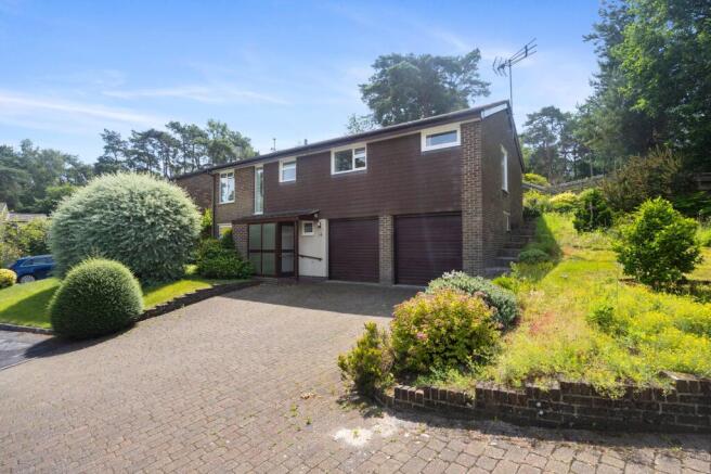 4 bed property, in Palmer Close, £500,000