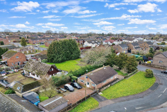 2 bed property, in Barleycorn Square, £290,000