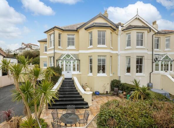 4 bed property, in Lincombes, £675,000