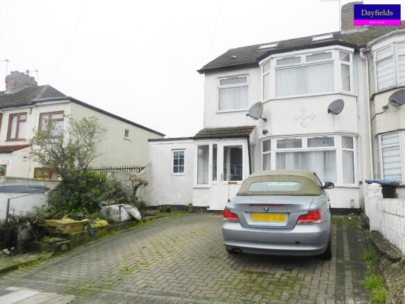 5 bed property, in Broadlands Avenue, £599,995
