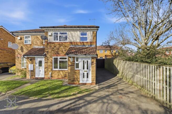 3 bed property, in Larkspur Drive, £250,000