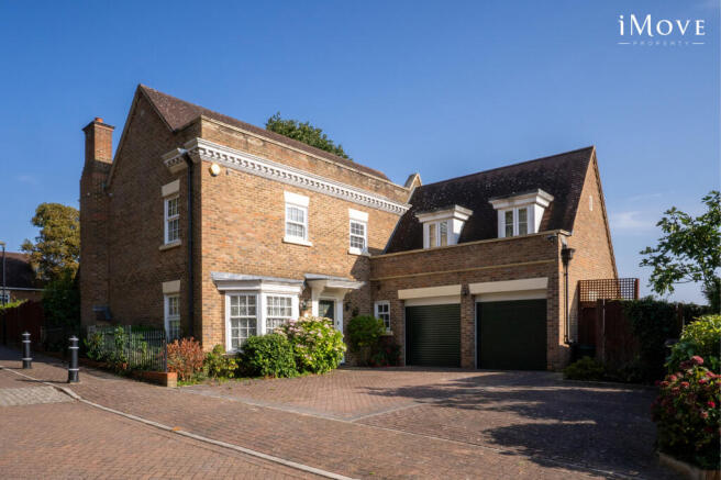 4 bed property, in Dickenswood Close, £1,300,000