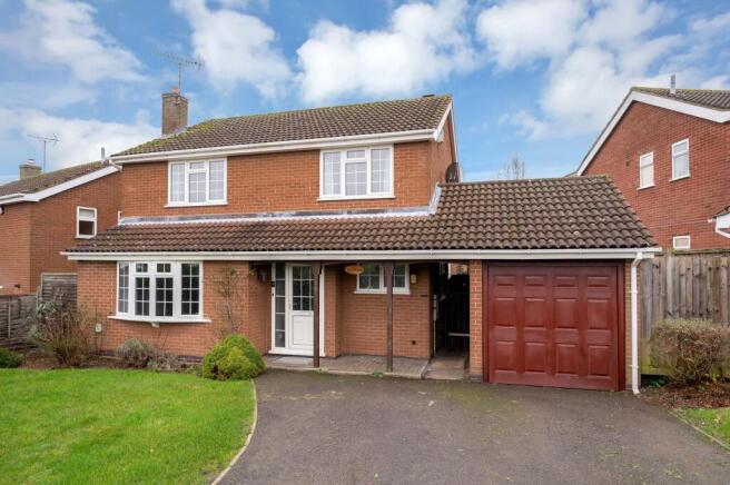 4 bed property, in Edmonton Way, £450,000