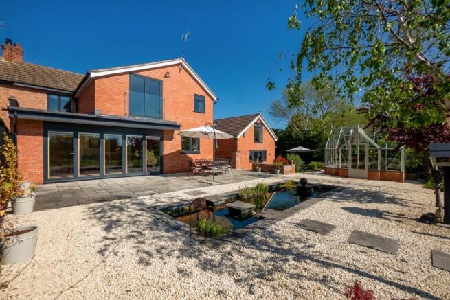 5 bed property, in Milcote Road, £685,000