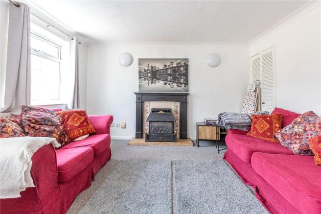 4 bed property, in Frenchay Park Road, £525,000