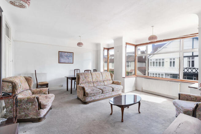 2 bed property, in Crowborough Road, £450,000