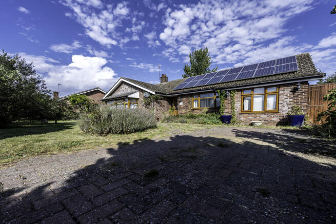 3 bed property, in Church Road, £400,000