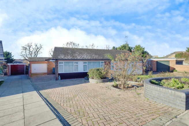 2 bed property, in Dering Crescent, £400,000
