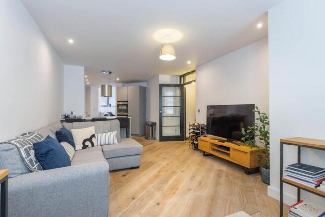 1 bed property, in Queensway House, £240,000