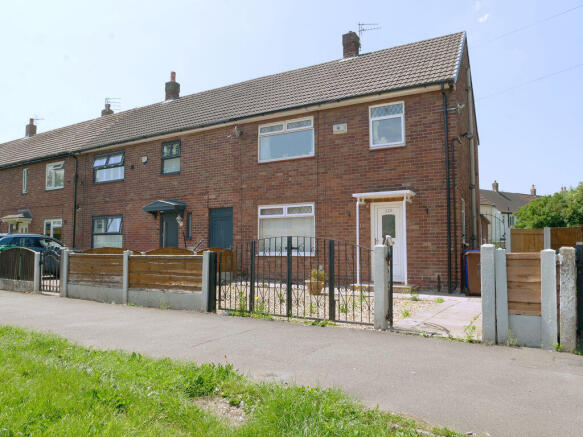3 bed property, in 220 Greenbrow Road, £250,000