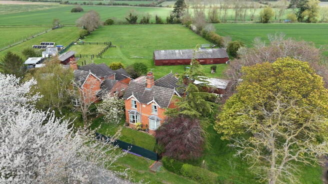 4 bed property, in Brookfield House, £625,000