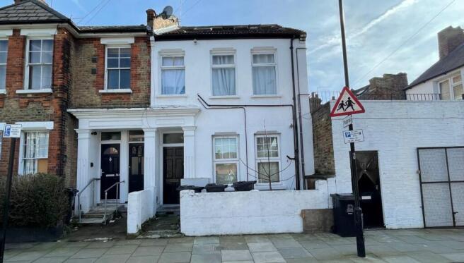 1 bed property, in Geldeston Road, £230,000