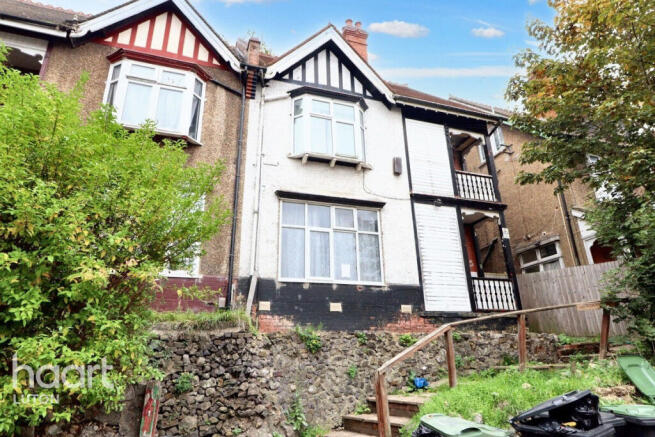 1 bed property, in Ashburnham Road, £65,000