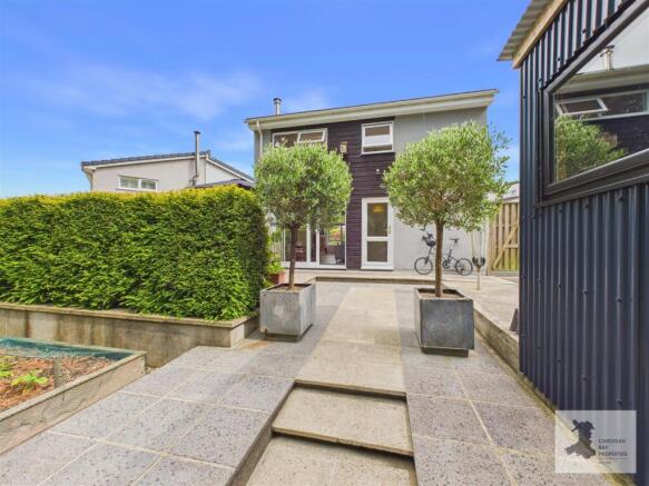 2 bed property, in The Moorings, £290,000