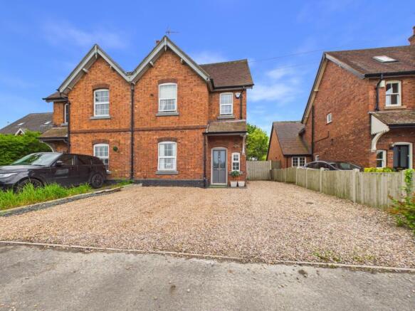 2 bed property, in Hospital Lane, £385,000