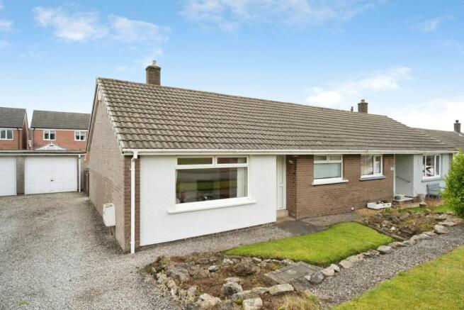 2 bed property, in Newlands Park, £155,000