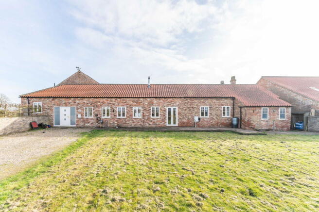 5 bed property, in Stamford Bridge, £625,000