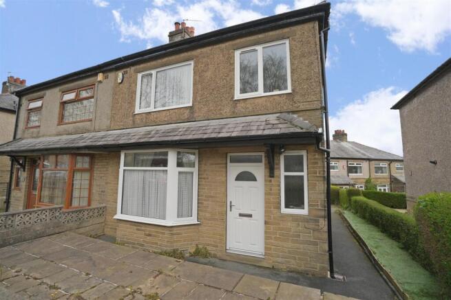 3 bed property, in Highgate Gardens, £200,000
