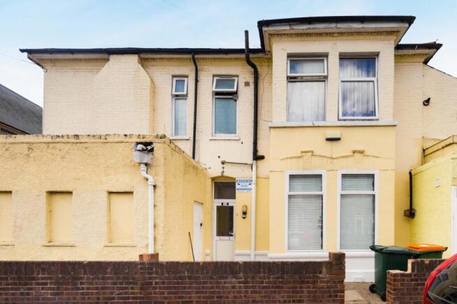 2 bed property, in Lancaster Road, £375,000