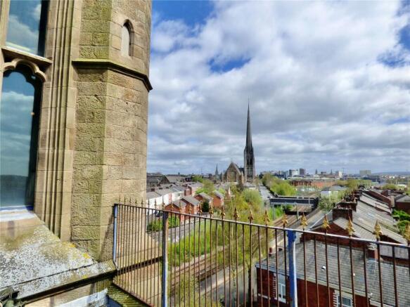 5 bed property, in St. Marks Road, £180,000