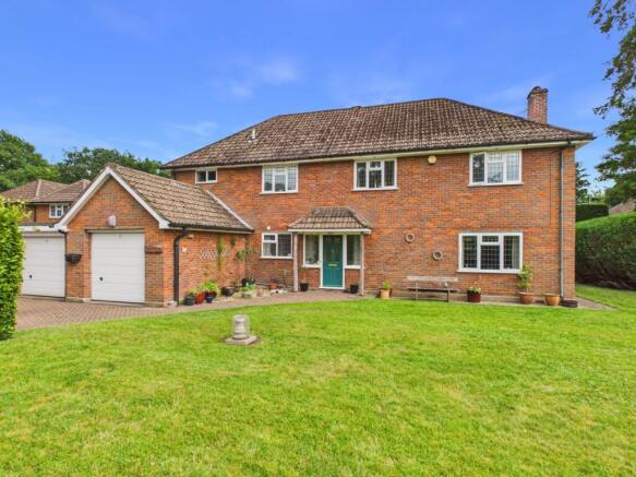 5 bed property, in Park Grove, £1,575,000