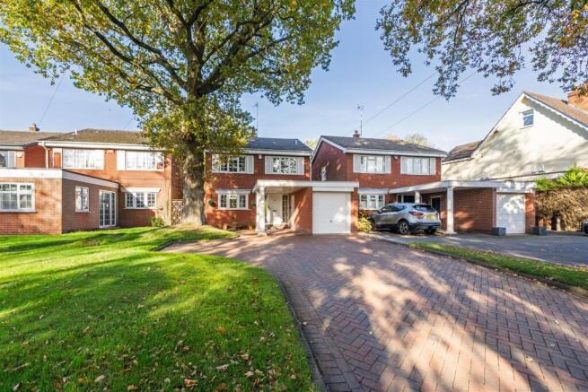 4 bed property, in Lugtrout Lane, £550,000