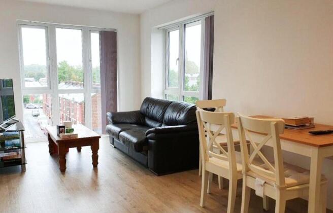 1 bed property, in Borough Road, £150,000