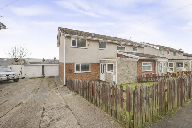 3 bed property, in Bath Villas, £190,000