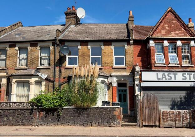 2 bed property, in First Floor Flat, £250,000