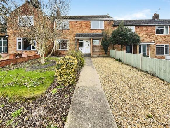 3 bed property, in Moat Close, £270,000